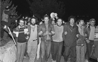 Emil Grunzweig (fourth from the right) at the 1983 demonstration. Photo: Varda Kahana